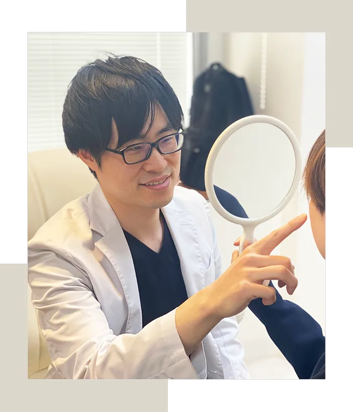 丁寧な診察をする根本院長